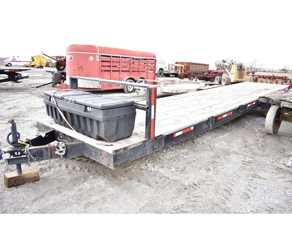 '09 30' Flatbed - (309) 337-6607